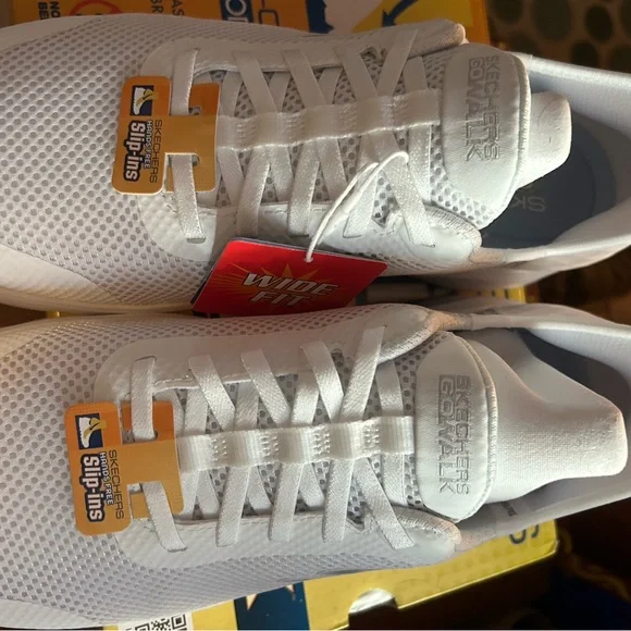 Skechers White Slip-On Athletic Sneakers Womens 10 Wide - Picture 6 of 8